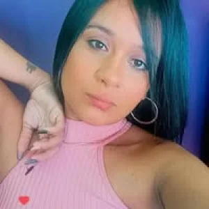 Foto de Michelle, ateliê de encadernação